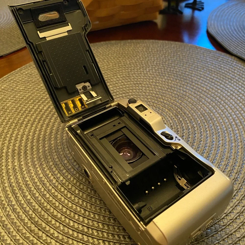 Gold Samsung Evoca 140S Quartz Date 35mm Camera & Case w/ Original Instructions